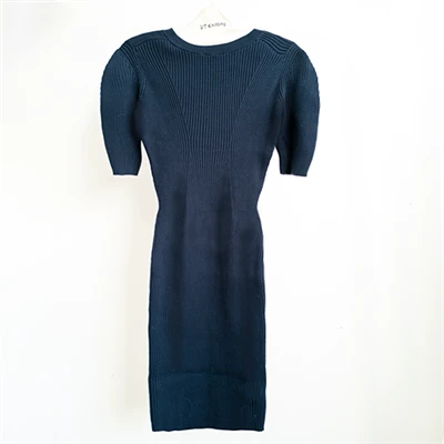 Kvadrat bo'yinli ko'ylak