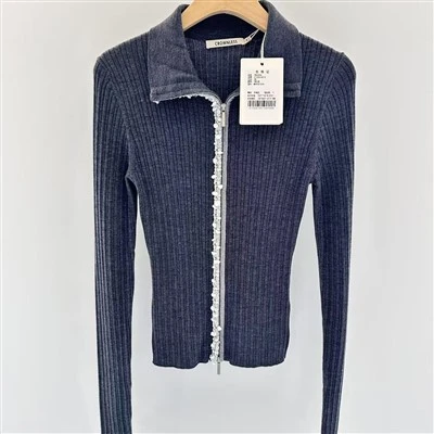 Trendy ayollar dizayneri paltosi